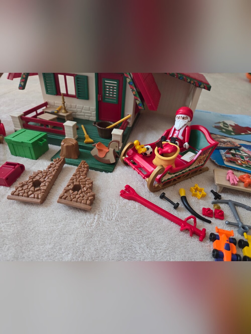 Playmobil Lot Santas House 5976 Christmas Pieces & More Santa Toys Miscellaneous - Picture 5 of 9